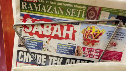 Die Ermittlungen richten sich gegen zwei Journalisten der Europa-Ausgabe der regierungstreuen türkischen Zeitung „Sabah“. 