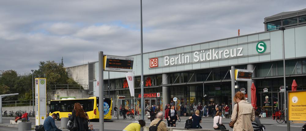 Der Bahnhof Südkreuz und der Bahnhofsvorplatz Hildegard-Knef-Platz in Berlin-Schöneberg, aufgenommen am 8. September 2020 für die "Station meines Lebens" auf Mehr Berlin.

Foto: Kitty Kleist-Heinrich