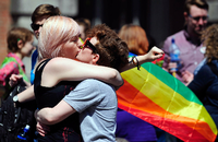 Lesbische Liebe: Heute erlaubt - doch in Ostdeutschland konnten Frauen noch bis 1988 für gleichgeschlechtlichen Sex verurteilt werden. Foto: dpa/Aidan Crawley