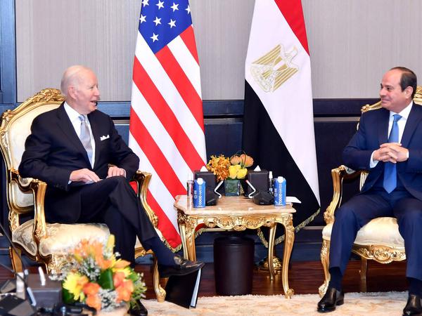 Joe Biden mit dem ägyptischen Präsident beim Weltklimagipfel.