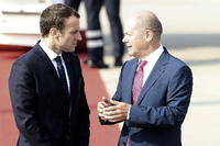 Emmanuel Macron traf sowohl SPD-Kandidat Olaf Scholz als auch Unions-Kandidat Armin Laschet. Foto: Imago/Future Image