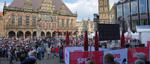 Abschlusskundgebung auf dem Marktplatz vor dem Rathaus. Seit 1945 regiert die SPD in Bremen. Am 14. Mai wird eine neue Bürgerschaft gewählt. Laut Umfragen sieht es für die SPD nicht so schlecht aus. 