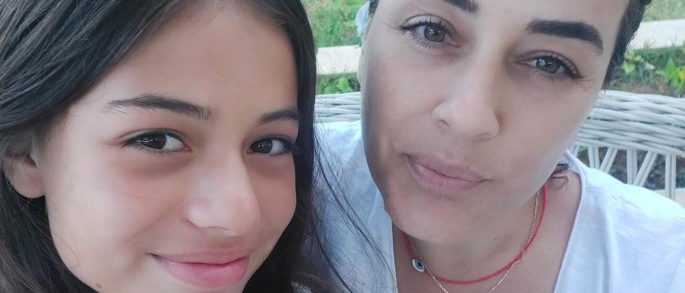 Rusen Karakaya mit ihrer Tochter Selin. Die 14-jährige Selin kam beim Erdbeben am 6. Februar 2023 in Adiyaman ums Leben (Foto: Rusen Karakaya)