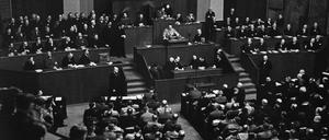 Hitler gibt am 23. März 1933 im Reichstag eine Erklärung zum Ermächtigungsgesetz ab.