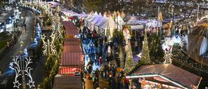 140.000 Euro Nutzungsgebühr: Der Weihnachtsmarkt auf dem Breitscheidplatz an der Kaiser-Wilhelm-Gedächtniskirche. 