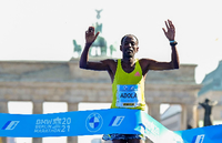 Guye Adola siegt beim Berlin-Marathon
