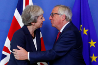 Prinzip Hoffnung. Die britische Premierministerin May und EU-Kommissionschef Juncker am Mittwoch in Brüssel. Foto: Francois Lenoir/REUTERS
