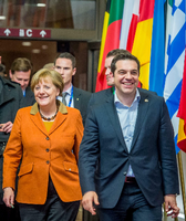 Am Verhandlungstisch in Brüssel: Kanzlerin Merkel, links der türkische Ministerpräsident Davutoglu. Foto: Geert Vanden Wijngaert/dpa