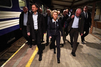 EU-Kommissionspräsidentin Ursula von der Leyen fährt mit dem Zug von Polen aus in die ukrainische Hauptstadt Kiew. Foto: Janis Laizans/Reuters