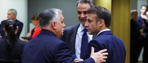 Ungarns Premier Orban, Frankreichs Präsident Emmanuel Macron und der griechische Premier Kyriakos Mitsotakis in Brüssel.