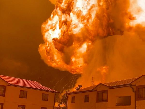 Das Foto zeigt den Moment einer Explosion im Stadtteil Embakasi in Nairobi am 1. Februar 2024. 