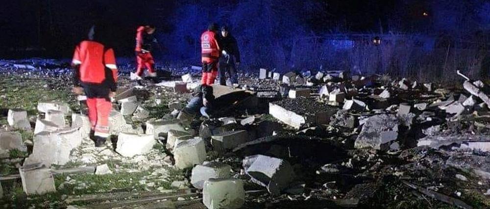 Zwei Männer starben in den Trümmern, als Raketenteile den Trockenraum eines Mais-Betriebs im Dorf Przewodow zerstörten. 