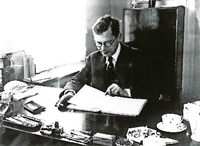 Der Schriftsteller Hans Fallada an seinem Schreibtisch. Foto: Fallada-Archiv