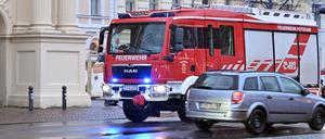 Feuerwehrauto im Einsatz in Potsdam. (Symbolbild)