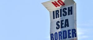Plakat gegen das Nordirland-Protokoll.