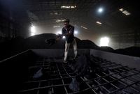 Für die indische Kohleindustrie arbeiten teilweise Menschen aus bettelarmen Verhältnissen. Foto: Reuters