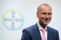 Bayer-Chef Werner Baumann steht unter Druck: Der Aktienkurs ist im Keller, die Aktionäre sind sauer. Foto: REUTERS