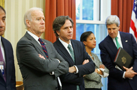 Eingespieltes Team in der globalen Klimapolitik: Präsident Joe Biden, Außenminister Antony Blinken und, ganz rechts, der Klimabeauftragte und frühere Außenminister John Kerry. Foto: REUTERS