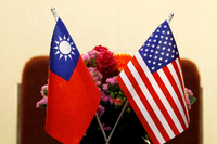 Die Flaggen Taiwans under USA (Archivbild) Foto: Reuters/Tyrone Siu