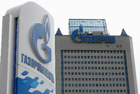 Das Logo von Gazprom ist vor dem Hauptgebäude in Moskau zu sehen. Foto: REUTERS/Sergei Karpukhin/File Photo