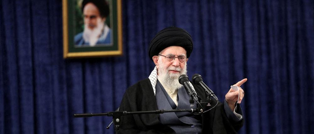 Irans Oberster Religionsführer Ajatollah Ali Khamenei bei einer Ansprache in Teheran im Februar 2023. 