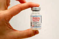 Der Moderna-Impfstoff schützt beim Booster auch gut gegen die Omikron-Variante Foto: REUTERS/Mike Segar