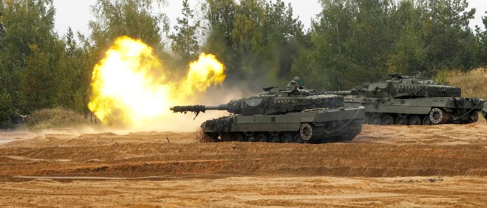 Trotz Zusagen westlicher Verbündeter, Hunderte Kampfpanzer des Typs Leopard an die Ukraine zu liefern, seien bislang erst 60 Fahrzeuge eingetroffen (Symbolbild).