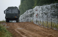 Auf einer Länge von 400 Kilometern ist der polnische Grenzzaun an der Grenze zu Belarus geplant. Foto: Kacper Pempel/REUTERS