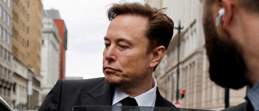 Elon Musk muss sich vor Gericht zum Autopilot-System von Tesla äußern.