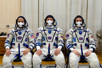 Vor dem Start der ISS im April 2021: Mark Vande Hei (von links) Oleg Novitskiy und Pyotr Dubrov in Baikonur. Foto: Roscosmos/Reuters