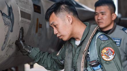 Foto des taiwanesischen Kampfjet-Piloten mit den Anti-China-Aufnäher.