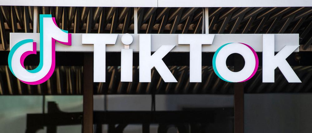 Tiktok-Logo an einem Konzerngebäude im US-amerikanischen Culver City.