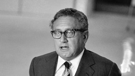 Henry Kissinger, hier 1976 bei einem Besuch in Frankreich, ist im Alter von 100 Jahren gestorben.
