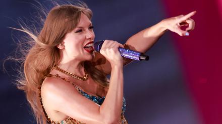 Die US-amerikanische Singer-Songwriterin Taylor Swift tritt während ihrer Eras Tour im Sofi Stadium in Inglewood, Kalifornien, am 7. August 2023 auf. 