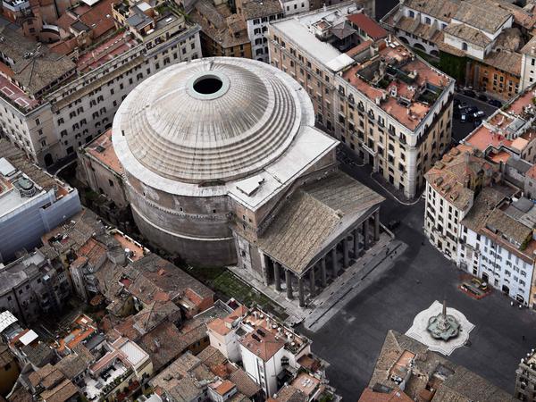 Neben dem Pantheon stehen noch zahlreiche andere antike Gebäude in Rom und außerhalb noch – nicht zuletzt wegen des besonderen Betons.