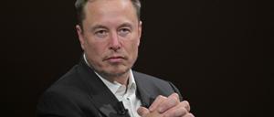 Elon Musks Plattform X sind Werbekunden abgesprungen. 
