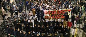 „Florenz ist antifaschistisch“ heißt es auf dem Transparent auf der Demonstration, die auf den Angriff auf Schüler des Michelangiolo-Gymnasiums folgte.