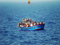 Lebensgefahr: In oftmals viel zu kleinen und überfüllten Booten machen sich die Flüchtlinge übers Mittelmeer auf den Weg nach Europa.