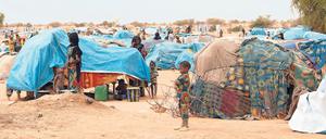 Flüchtlinge aus Mali im Flüchtlingslager in Maingaize im Niger an der Grenze zu Mali.