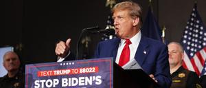 Der republikanische Präsidentschaftskandidat und ehemalige US-Präsident Donald Trump spricht bei einer Wahlkampfveranstaltung in Grand Rapids.