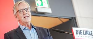 Dietmar Bartsch, Fraktionsvorsitzender der Partei Die Linke, gibt zu Beginn der Fraktionssitzung seiner Partei im Bundestag ein Pressestatement. 
