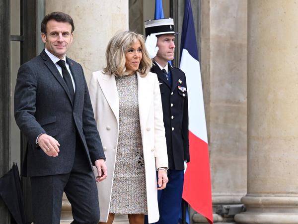 Emmanuel Macron und seine Frau Brigitte Macron bei einem Treffen in Paris. 