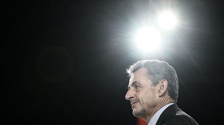 Die französische Justiz hat ein weiteres Ermittlungsverfahren gegen Ex-Präsident Sarkozy auf den Weg gebracht - diesmal rund um Zeugenbeeinflussung.