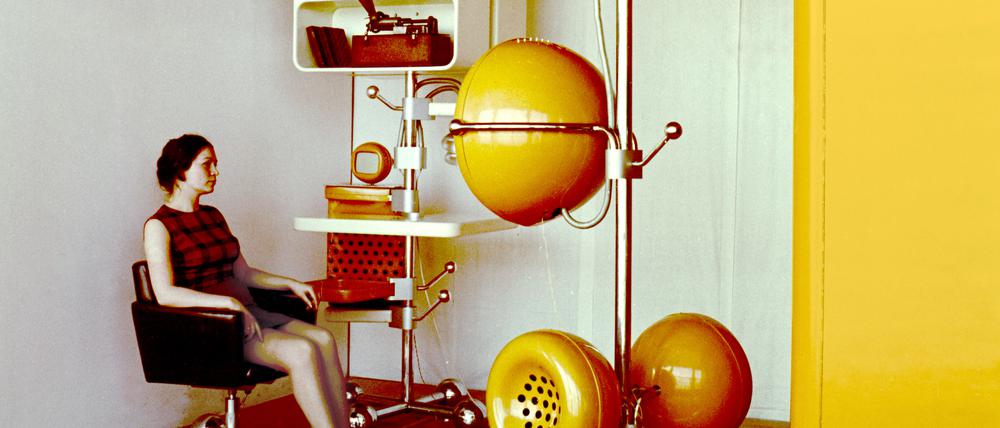 Sowjet-Smarthome 1971. Dieser „intelligente Arbeitsraum“ war in dem Jahr auf der Elektronik-Ausstellung, Moskau, Sowjetunion, 1971, Reprint, 2023, © Privatsammlung Wladimir Paperny
fotokunst0325