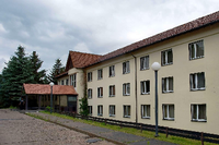 Asylbewerberheim im ehemaligen Leonardo-Hotel in Freital Foto: Arno Burgi/dpa