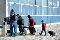 Flüchtlinge kehren in ihre Heimat zurück. Foto: picture alliance / Uwe Zucchi/dp