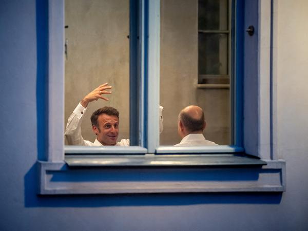 Hoffentlich auf der Suche nach einem neuen großen gemeinsamen Wurf: Macron und Scholz beim Abendessen im Restaurant „Kochzimmer“ in Potsdam im Juni.