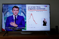 Frankreichs Präsident Macron bei seiner Fernsehansprache Foto: Reuters/Gonzalo Fuentes