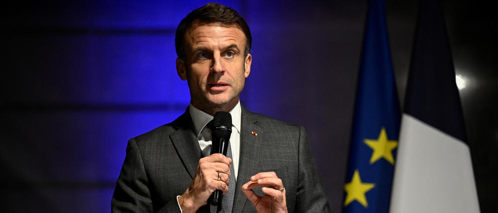 „Es gibt Dinge, die mich nicht vor Freude springen lassen“, sagte Emmanuel Macron über das Gesetz.