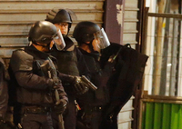 Polizeieinsatz in Saint Denis im Norden von Paris Foto: REUTERS